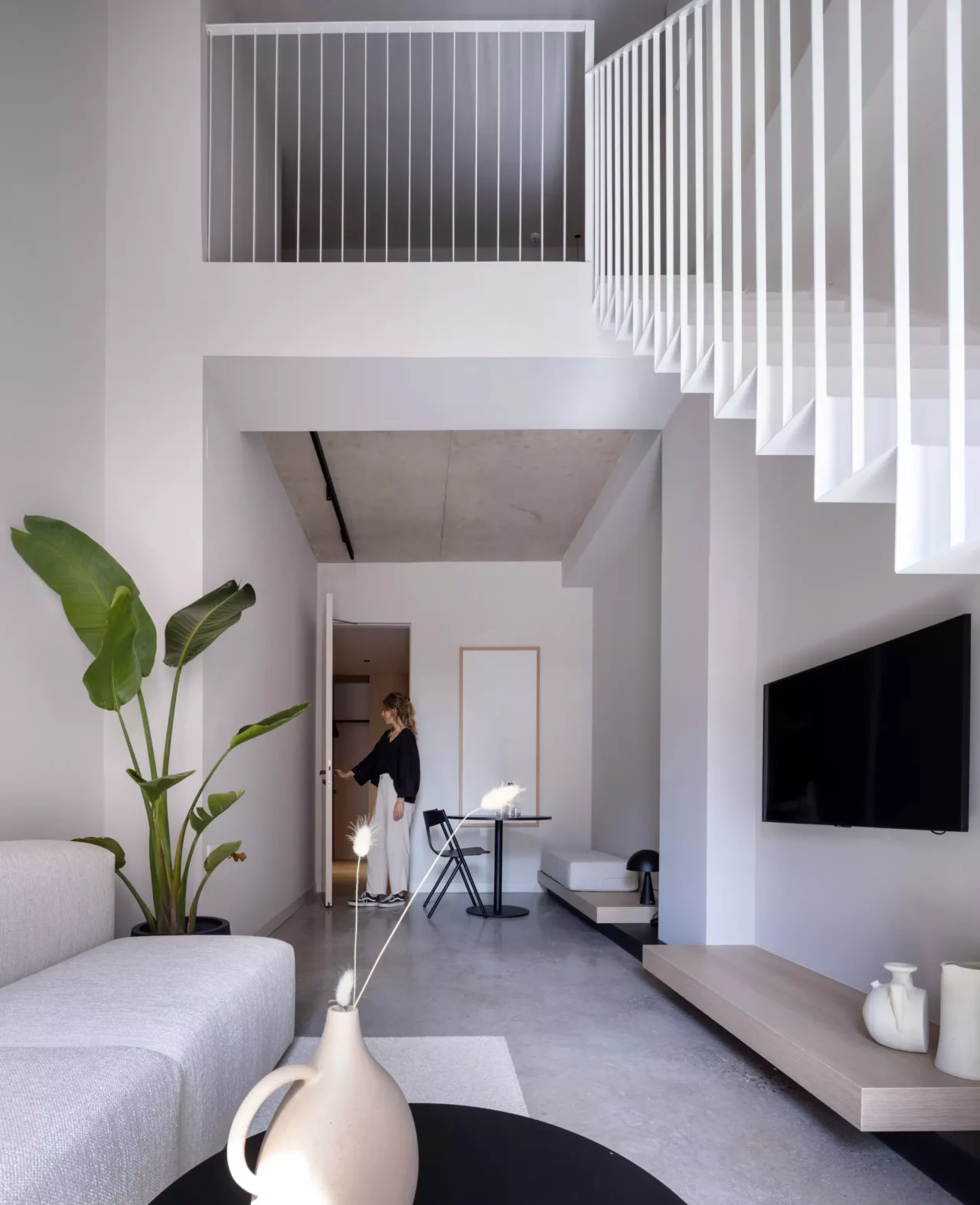 e6a-yours-boutique-hotel-diseno-interiores_03-1280x1573 yours-boutique-hotel-habitacion-duplex-escalera-blanca-ruzafa-valencia